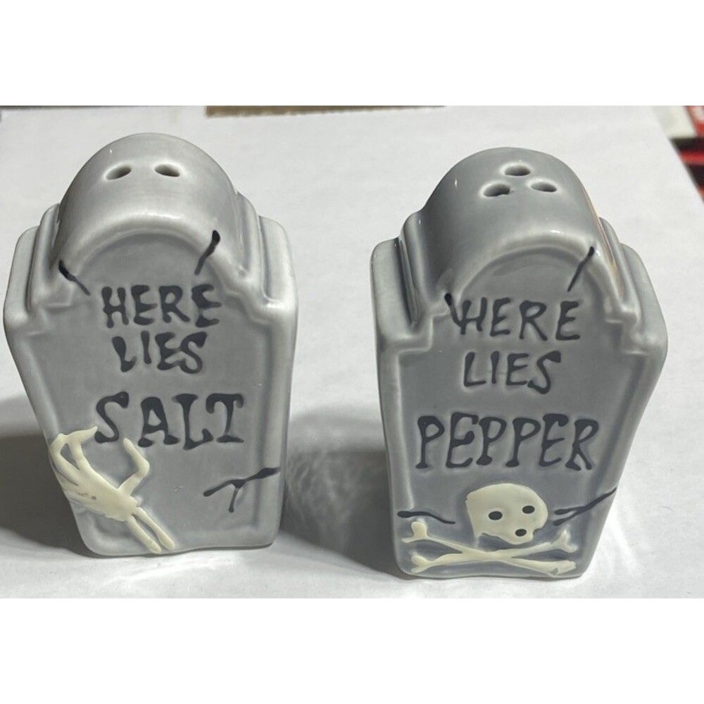Cracker Barrel Halloween '26 Mini Tombstone Salt And Pepper Shakers
